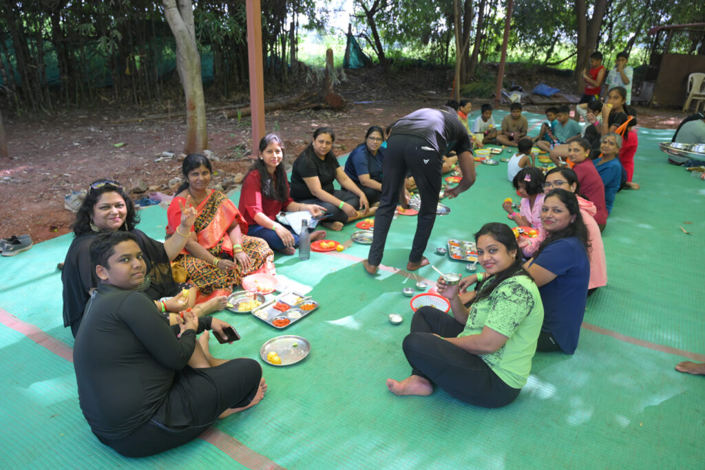 शुद्ध शाकाहारी जेवण NatureNestt रिसॉर्ट पुणे